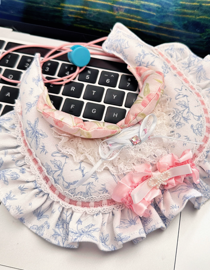 Country Blossom Drawstring Bib
